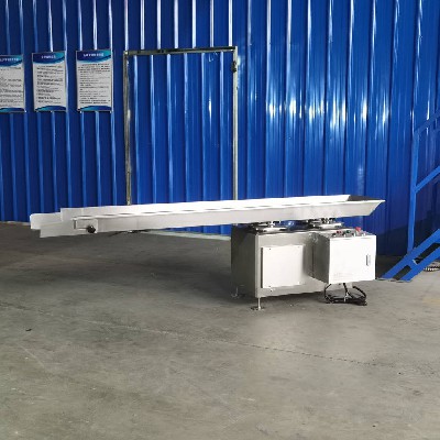 Quick retreat horizontal conveyor